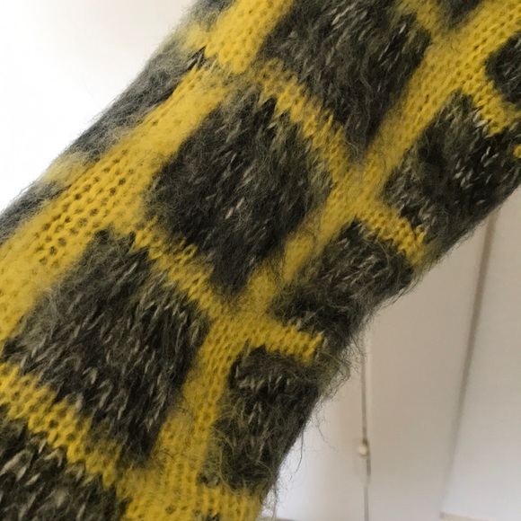 Warm and fuzzy cropped sweater. Never worn. - Picture 3 of 3